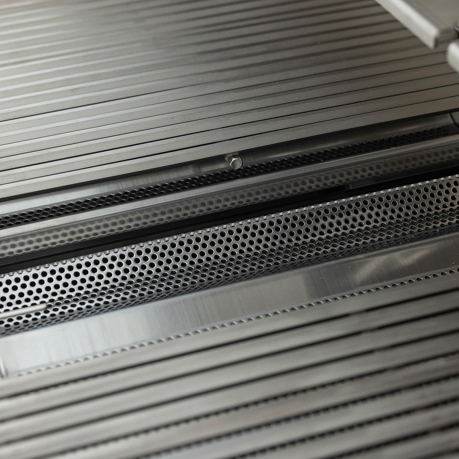 Blaze BLZ-5LTEPRO-NG Natural Gas Grill - Flamer Tamer & 12mm Hexagon Grates - Detail thumbnail