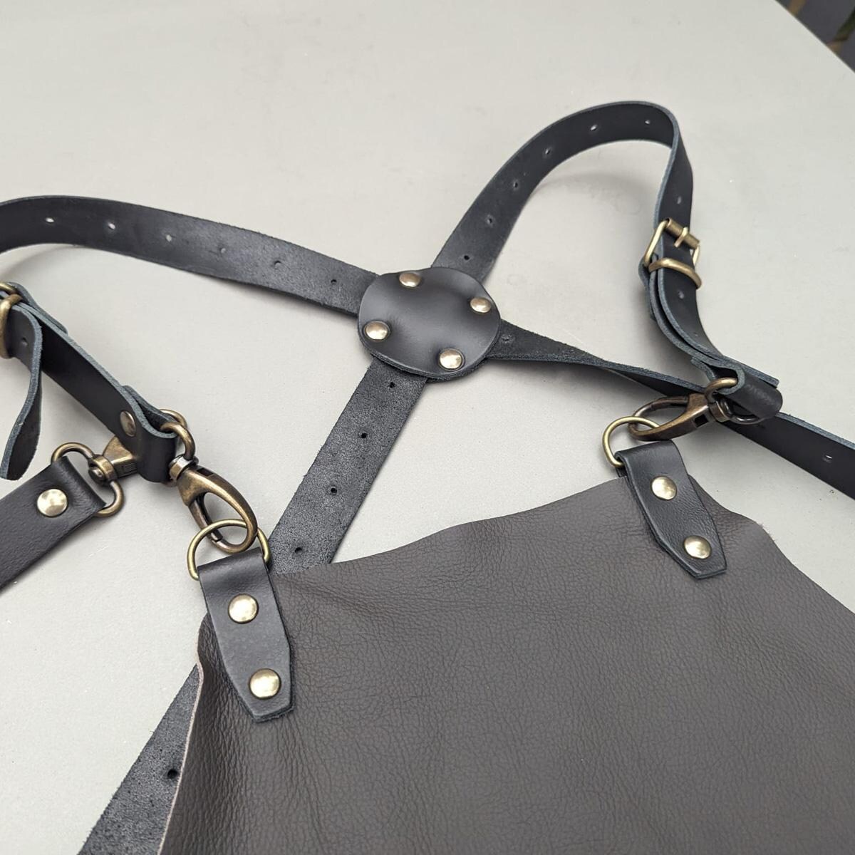 Stalwart Crafts 4410.L.A Deluxe Slate Leather Cross Strap Apron - Straps - Detail thumbnail
