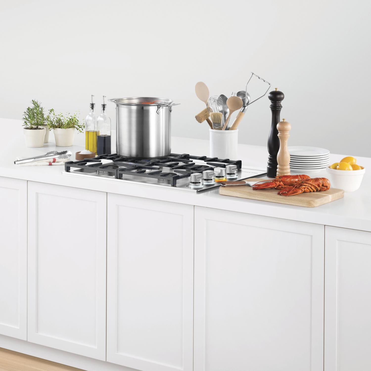 Fisher Paykel Professional 30-Inch Drop-In 4-Burner Gas Cooktop - Installed in Kitchen thumbnail