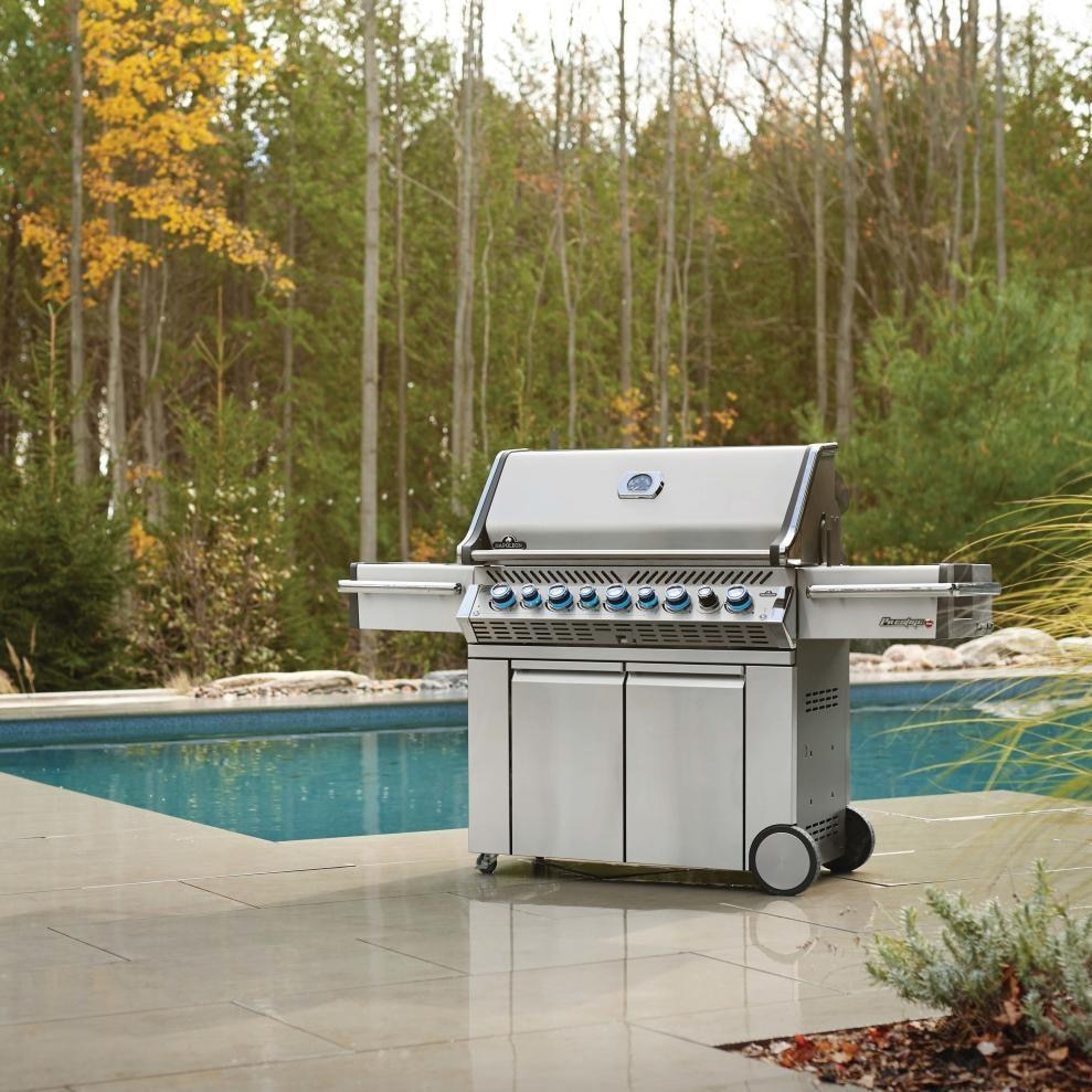 Napoleon: Prestige Pro 665 Freestanding Grill