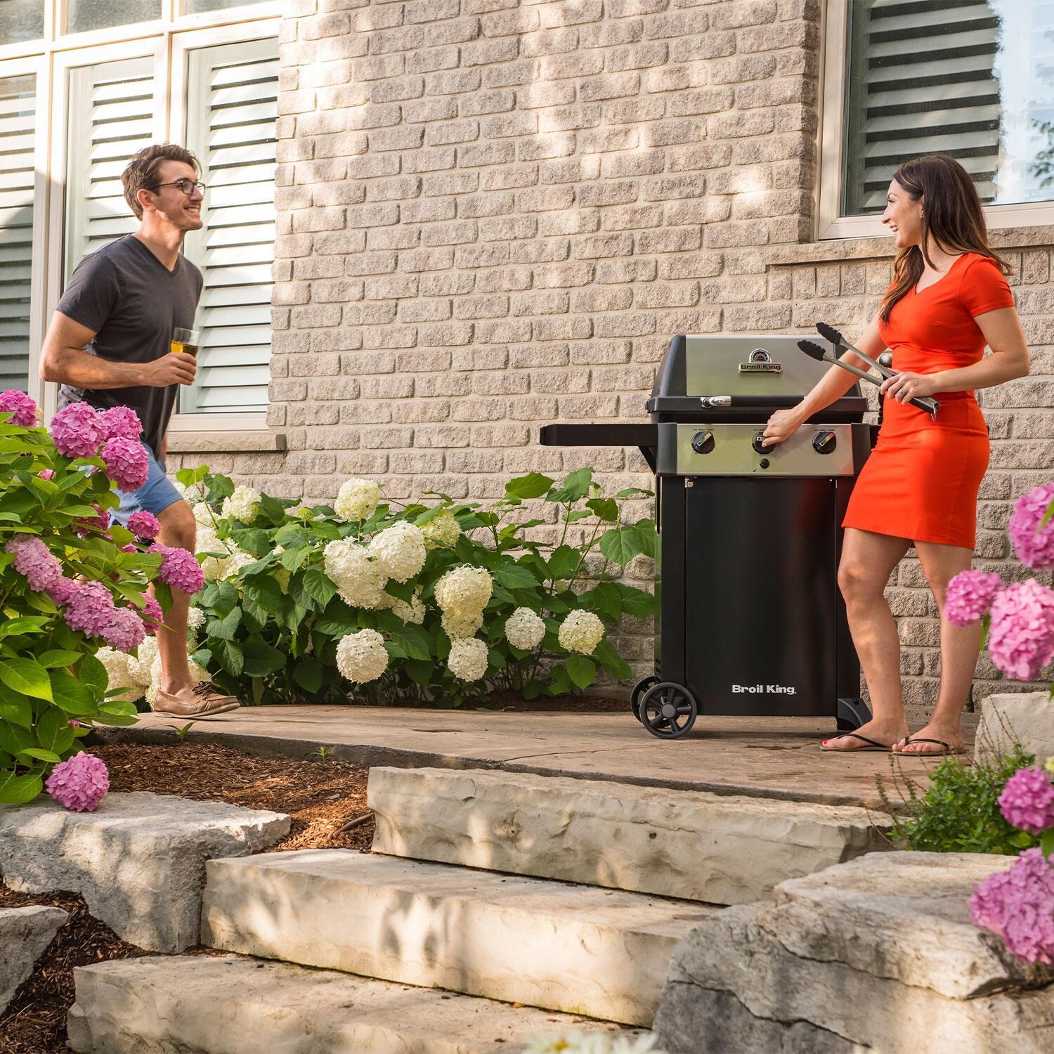 Broil King 814154 21 Inch Gem 310 Propane Gas Grill thumbnail