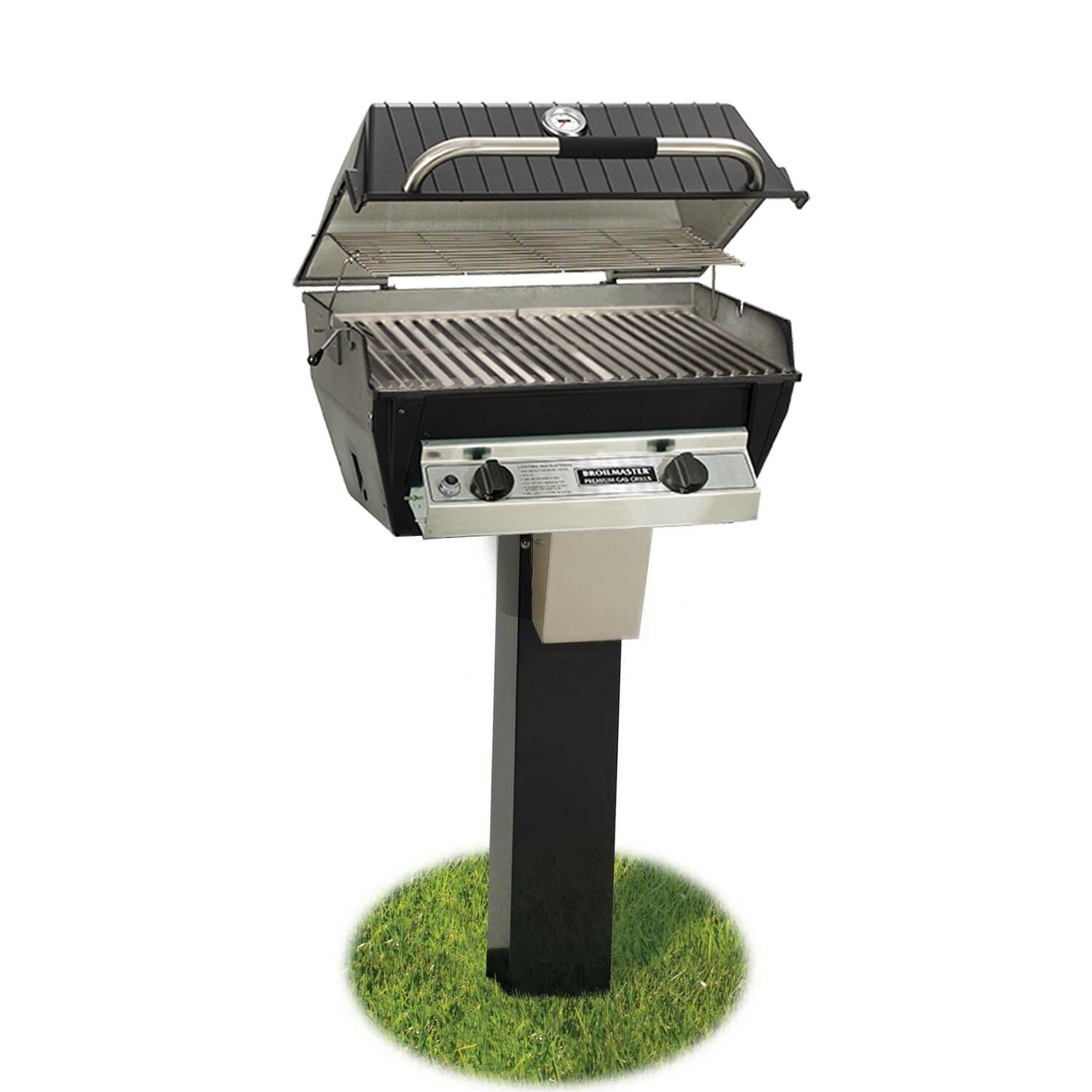 Broilmaster R3N Infrared Combination Gas Grill On Black In-Ground Post thumbnail