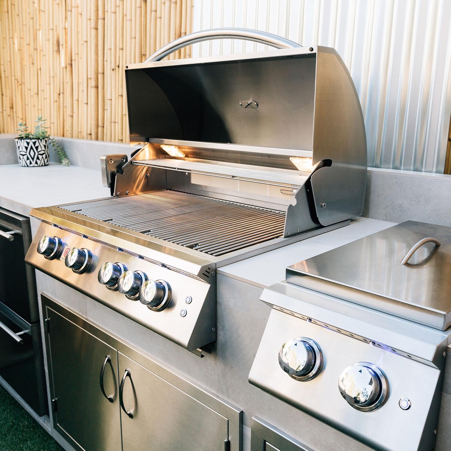 Summerset SZRPRO40 Sizzler Pro 40-in 5 Burner Built-In Natural Gas Grill w/ Rear Infrared Burner - Installed w/ Side Burner (Sold Separately) - Lifestyle thumbnail