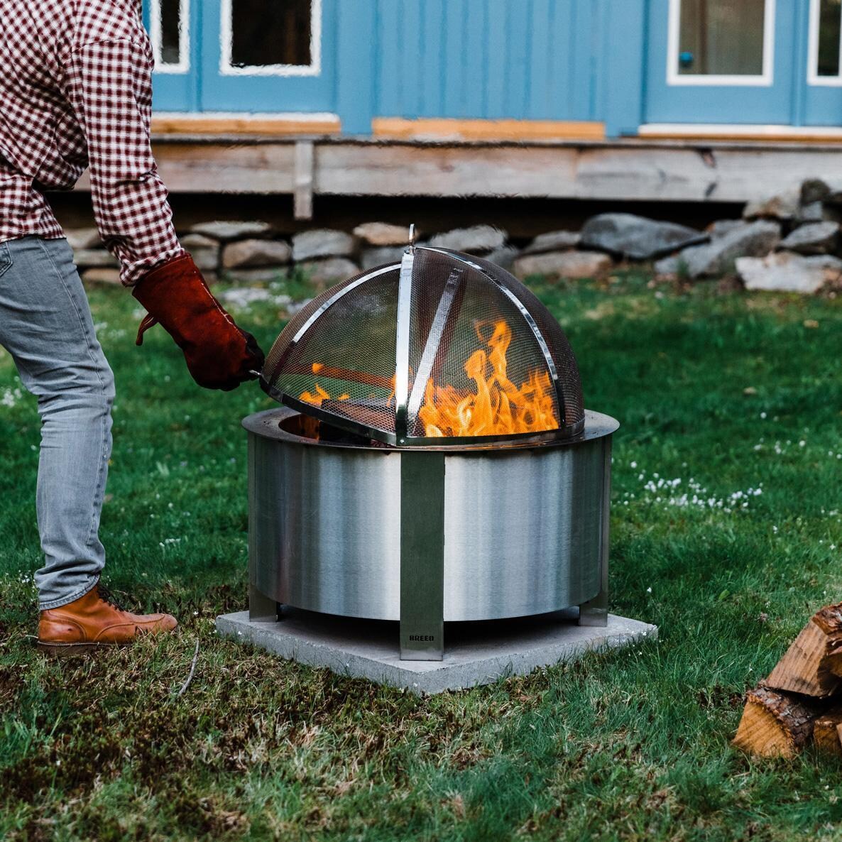 Breeo BR-SS24 X Series 24 Inch Stainless Steel Spark Screen - In the Backyard - Lifestyle thumbnail