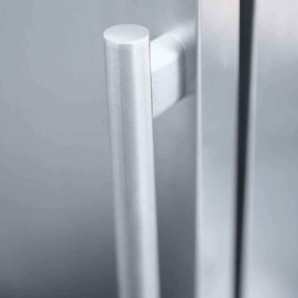 Summerset 15-Inch UL Outdoor Rated Ice Maker w/ Stainless Door - 50 Lbs Capacity - SSIM-15 - Handle Detail thumbnail