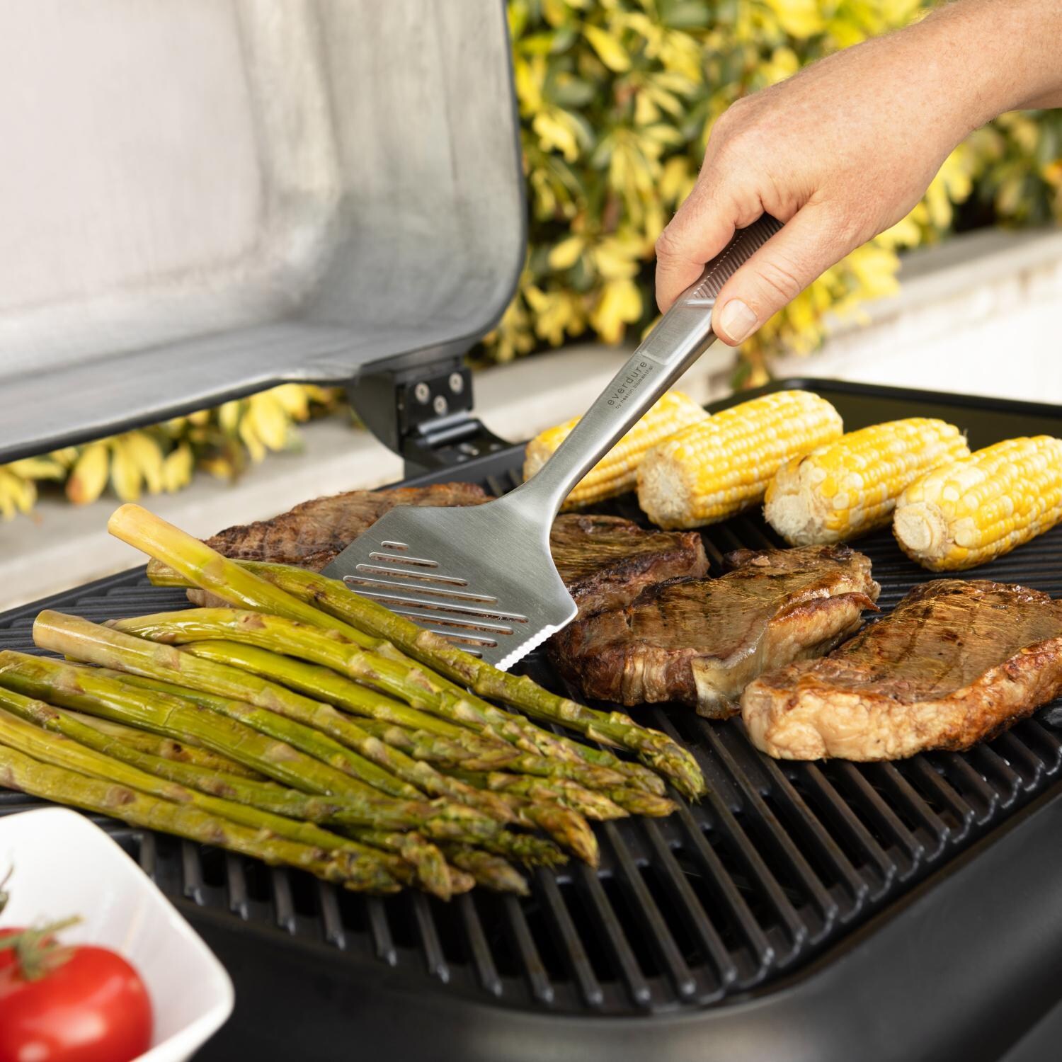 Everdure HBTOOLPDQ3 3-Piece Tool Kit - Spatula In Use thumbnail