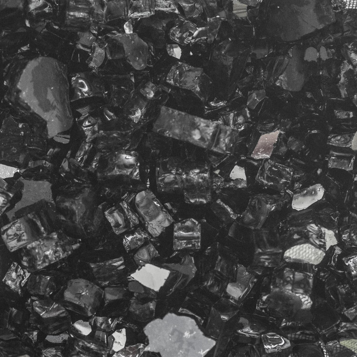 BBQGuys Signature Series 1/2-Inch Onyx Black Reflective Fire Glass - Close-Up thumbnail