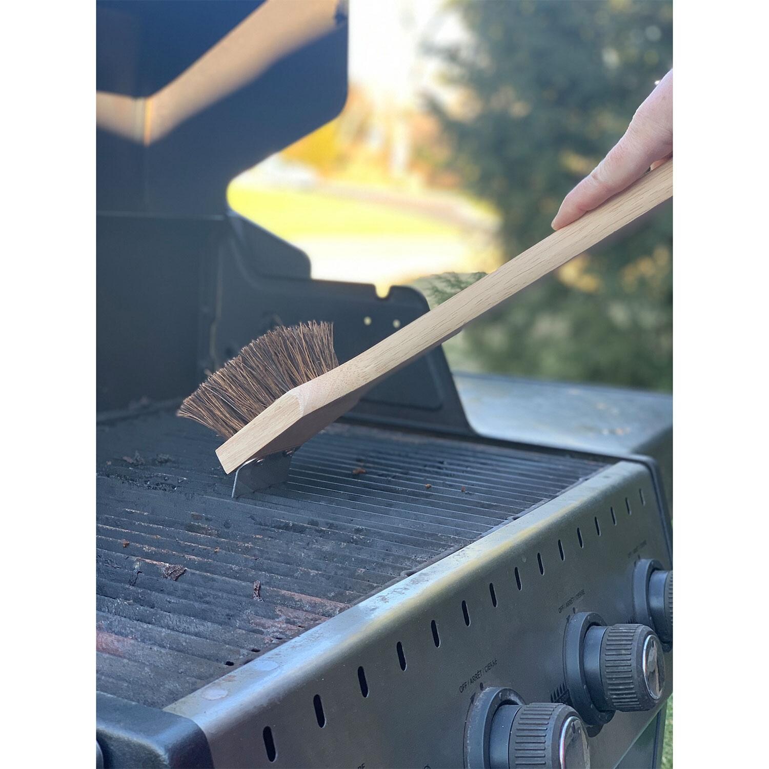 Outset Bassine Bristle Grill Brush W/ Stainless Steel Scraper & Beechwood Handle