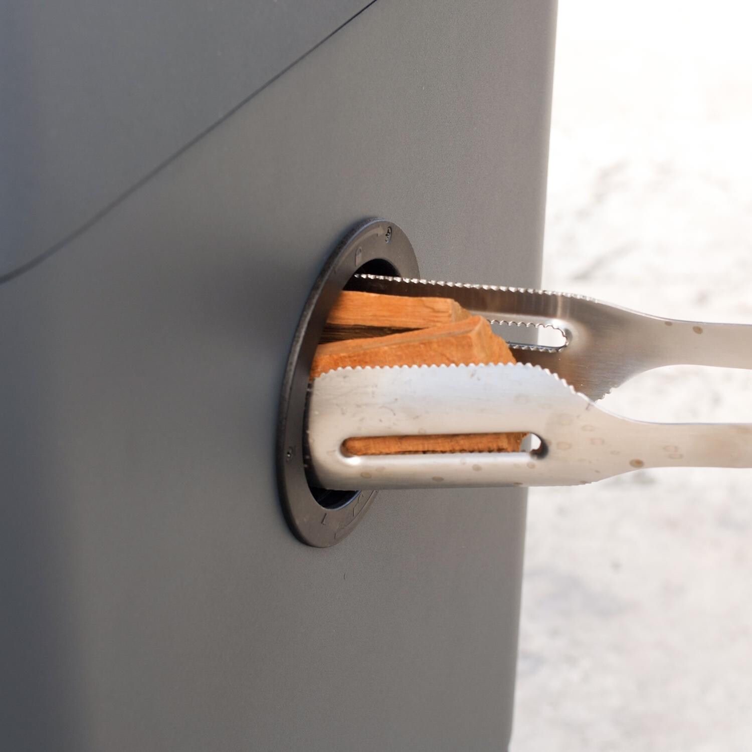 Everdure By Heston Blumenthal 4K 21-Inch Charcoal Grill & Smoker - Easily Add Charcoal or Wood Chips thumbnail