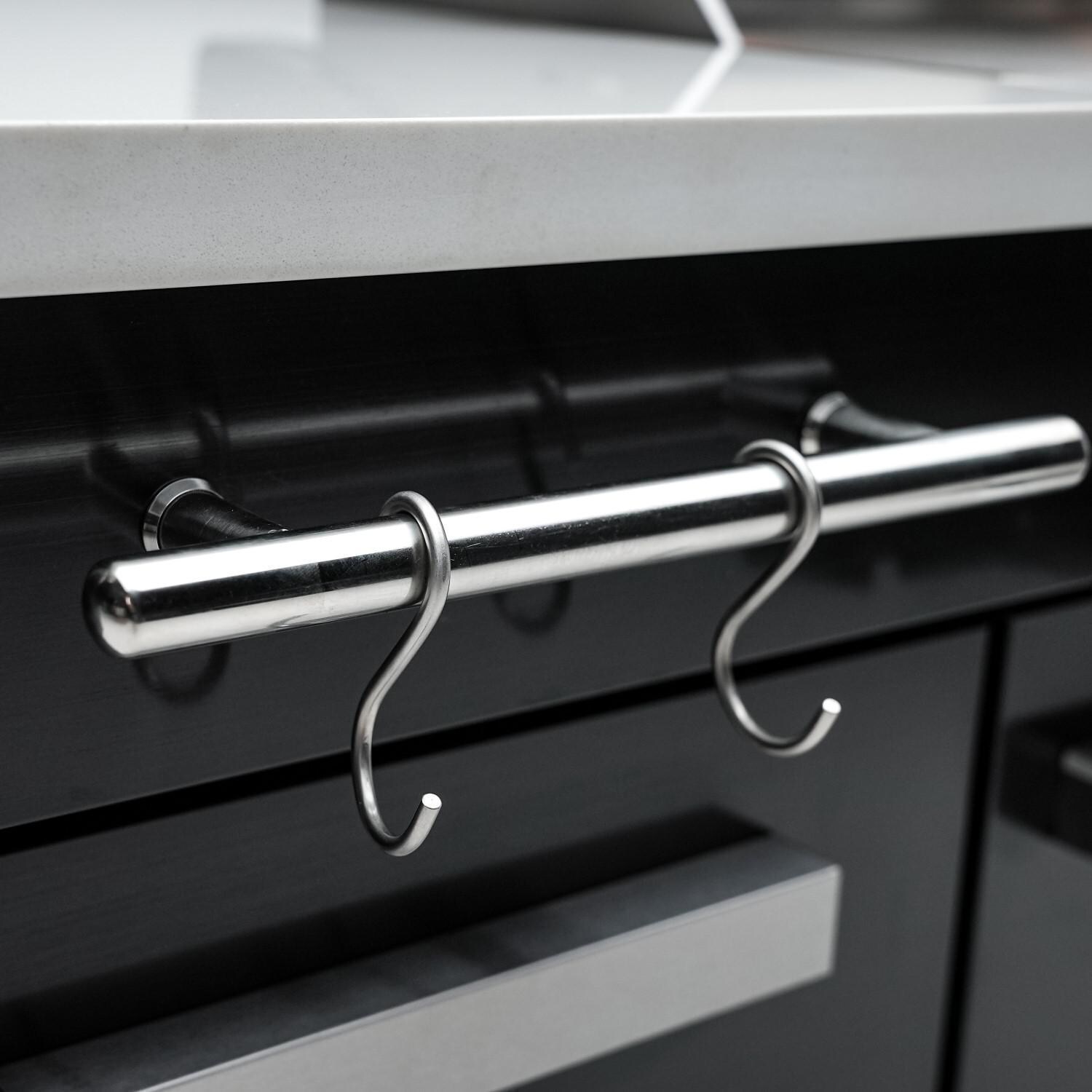 Mont Alpi - MA-957 - Propane Gas Grill Island - Black Stainless Steel - Towel Hooks - Detail