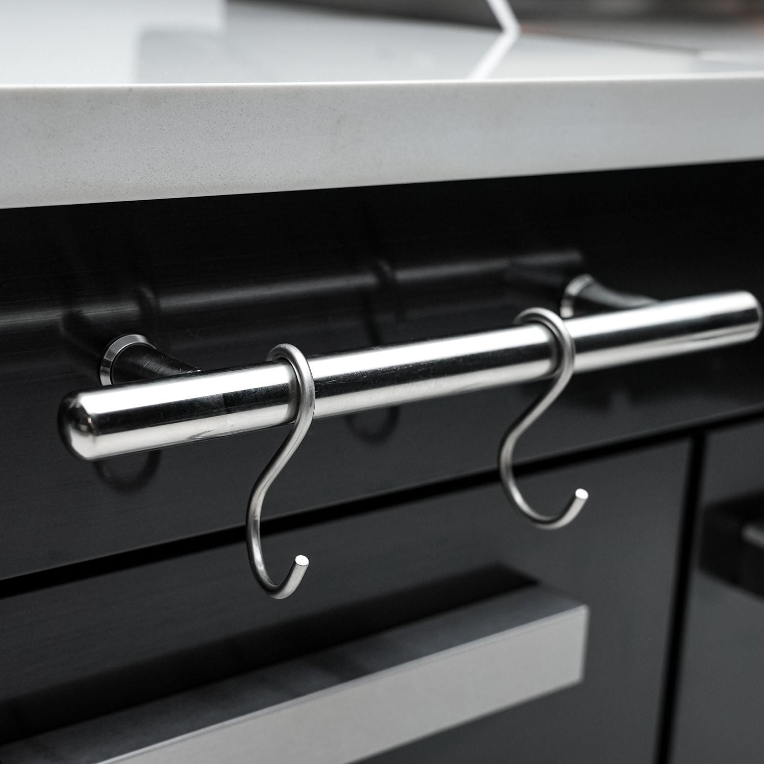 Mont Alpi - MA-957 - Natural Gas Grill Island - Black Stainless Steel - Towel Hooks - Detail thumbnail