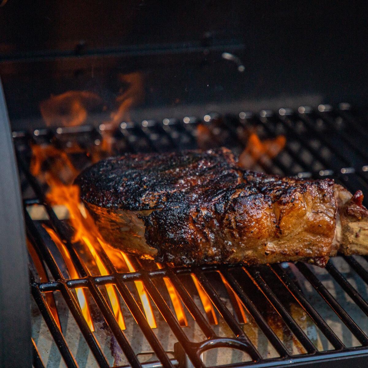 Louisiana Grills - 10639 - LG1000BL Black Label Series Pellet Grill - Close Up thumbnail