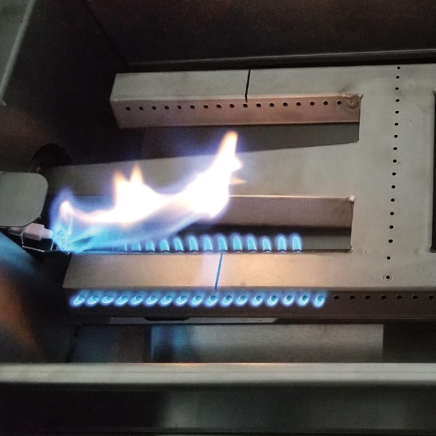 XO Appliance XOGRILL36N Pro-Grade 36-in 3 Burner Built-In Natural Gas Grill w/ Rotisserie Burner - Even Heat Distribution - Detail thumbnail