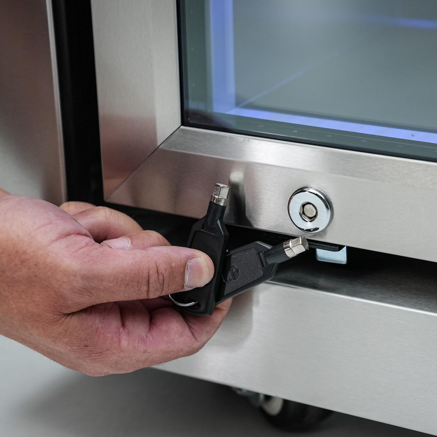 Mont Alpi MAi805-DBEV Deluxe Natural Gas Island Grill W/ Beverage Center - Refrigerator Lock And Key - Detail thumbnail