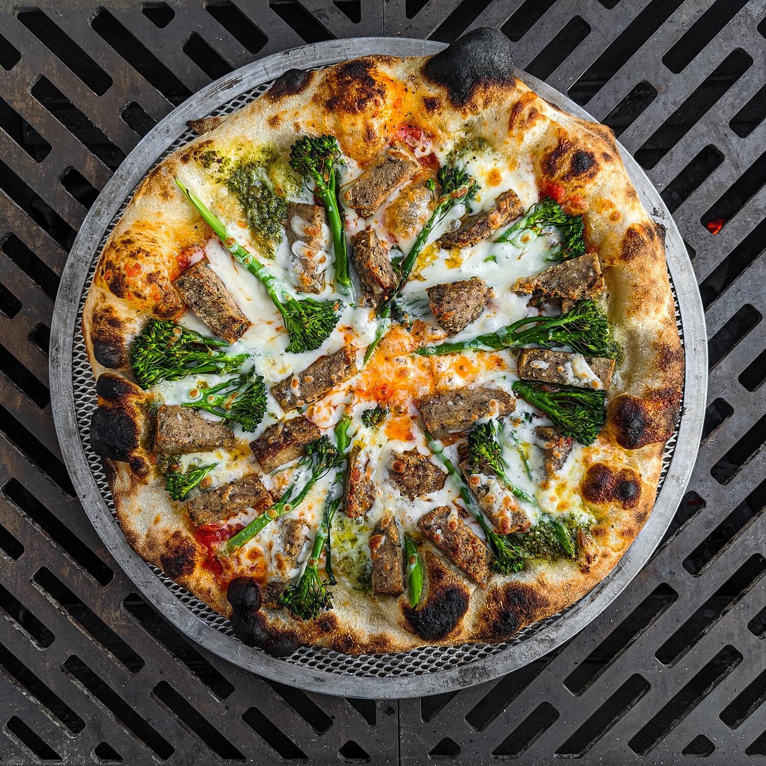 Kalamazoo KSHOK430 Shokunin Kamado Grill - Pizza thumbnail