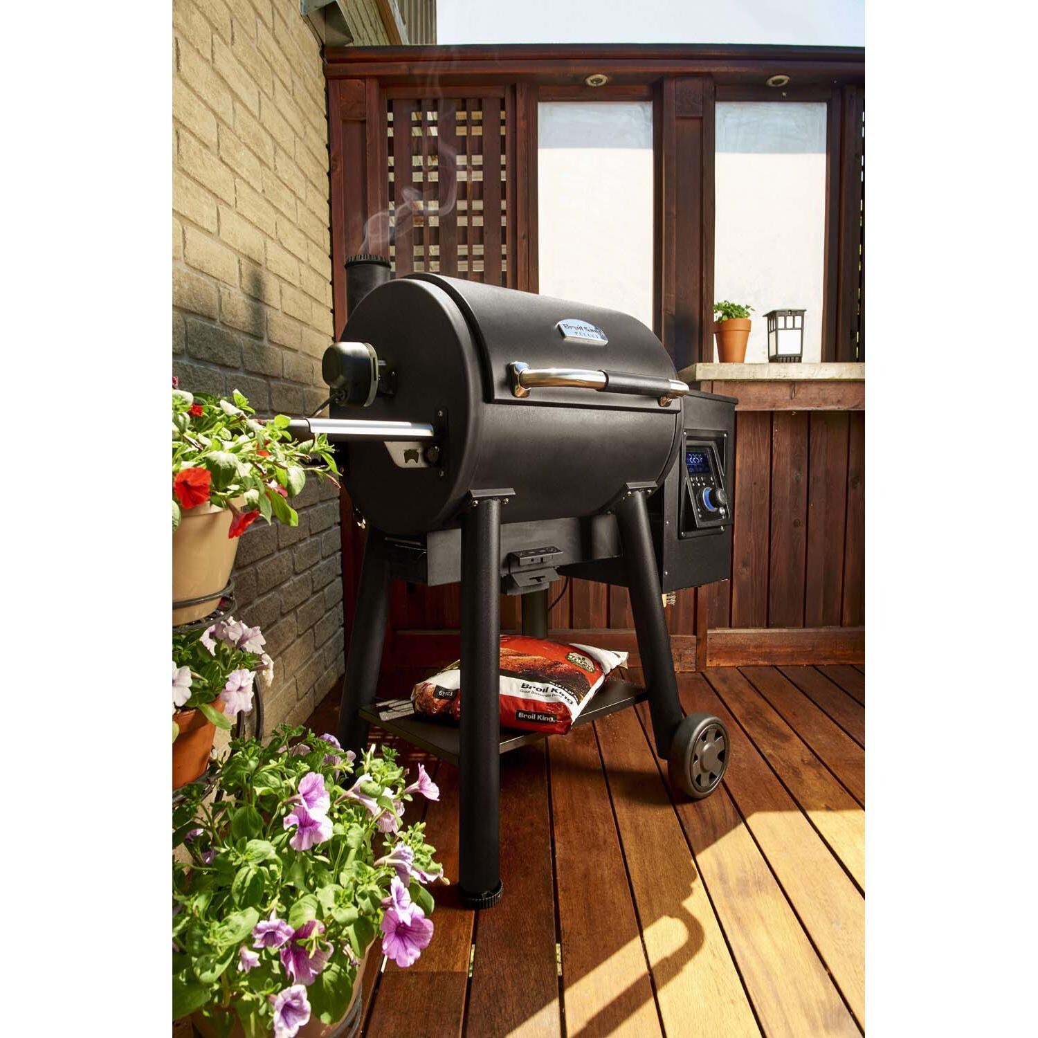 Broil King 495051 Regal 400 Wi-Fi & Bluetooth Controlled 26-in Pellet Grill - Lifestyle thumbnail
