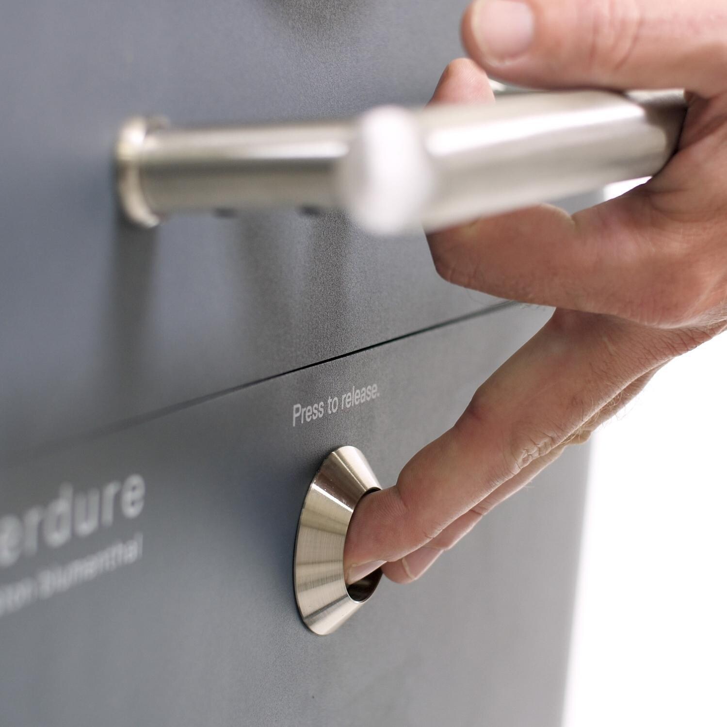 Everdure HBCE4KGUS 4K 21-Inch Charcoal Grill & Smoker - Auto-locking Hood thumbnail