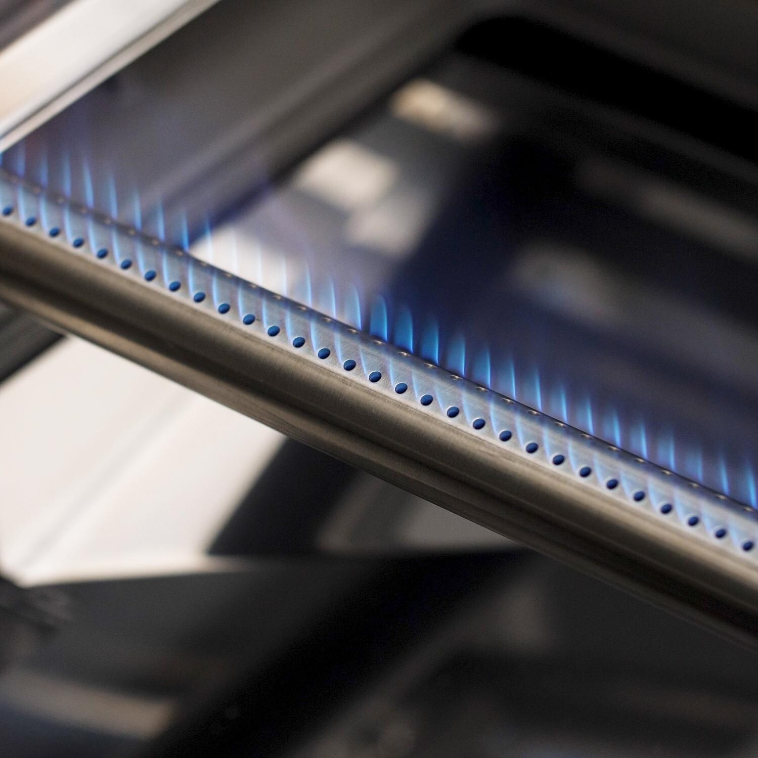 Napoleon Rogue 525 - 12,000 BTU Stainless Steel Tube Burner- Lit thumbnail