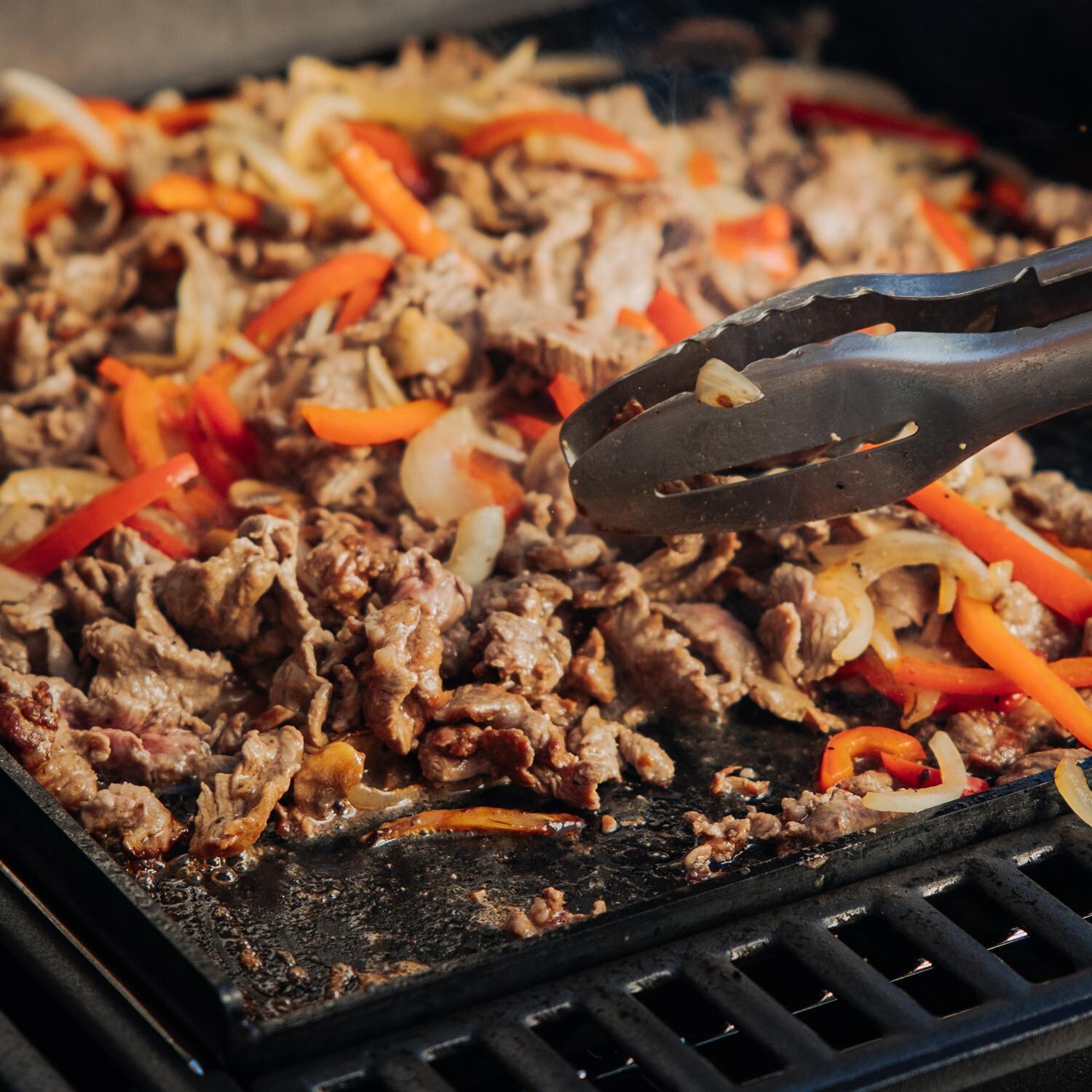 Weber 7672 CRAFTED Flat Top Griddle - Lifestyle thumbnail