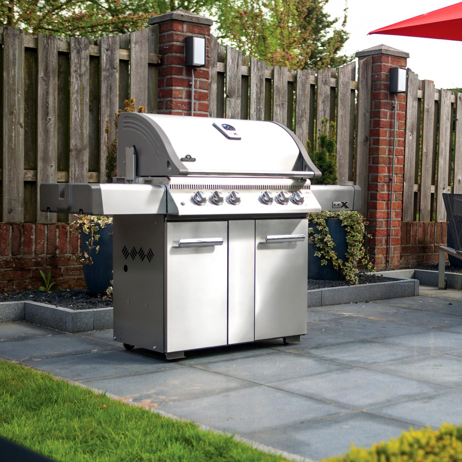 Napoleon LEX 605 Natural Gas Grill On Cart - Lifestyle View thumbnail