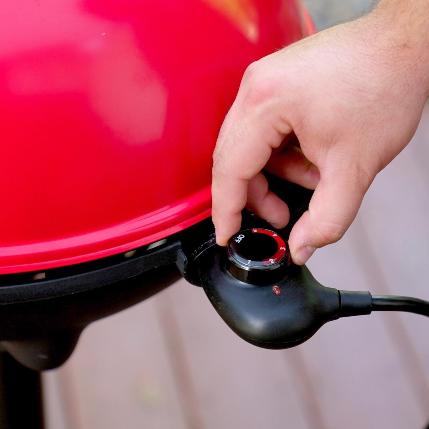 Cuisinart CEG-115 21-Inch 2-in-1 Outdoor Electric Grill - Adjusting Temperature thumbnail