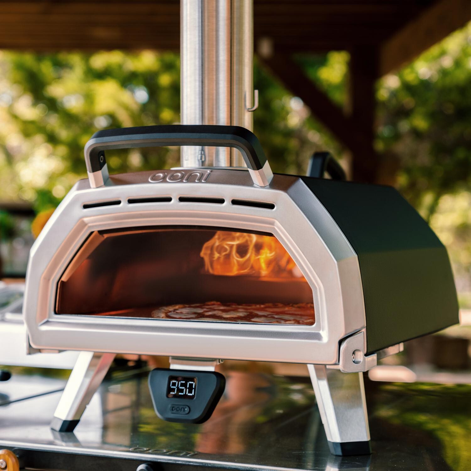 Ooni UU-P0E400 Karu 16 Multi-Fuel Portable Outdoor Pizza Oven - Close Up thumbnail
