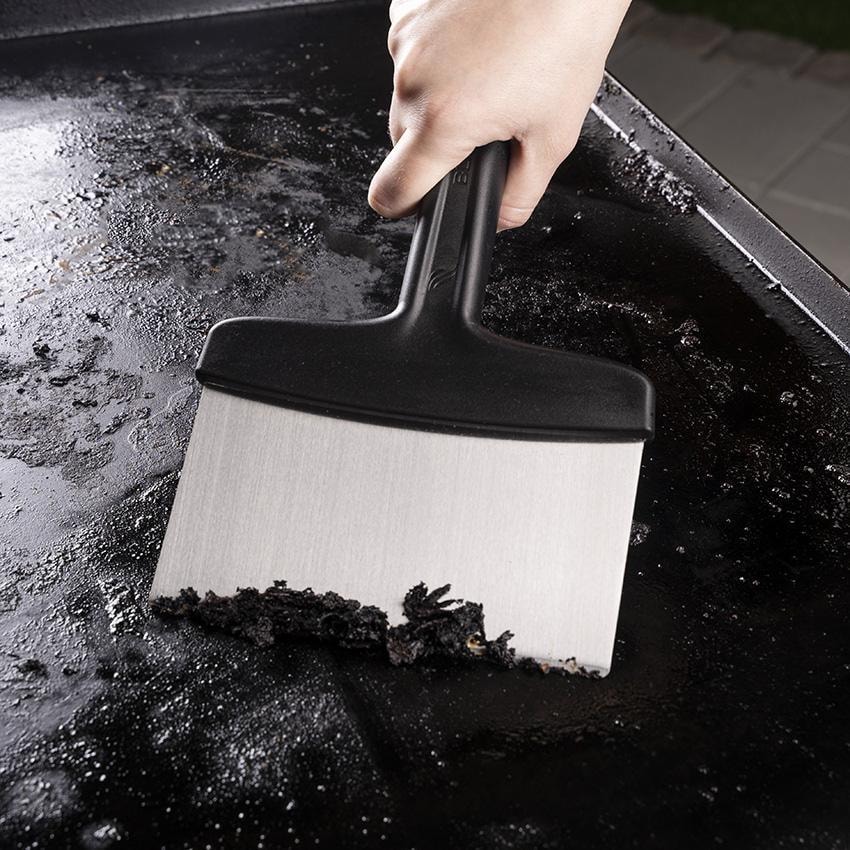 Blackstone 5230 5-Piece Tool Kit - Scraper In Use - Lifestyle thumbnail