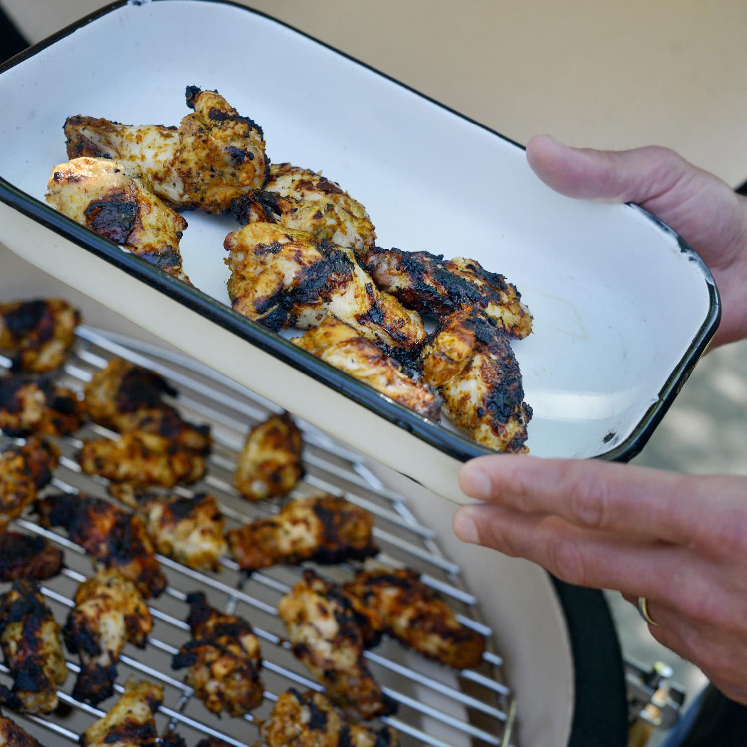 Lifesmart SCS-K19D 19-Inch Ceramic Kamado Grill - Chicken thumbnail