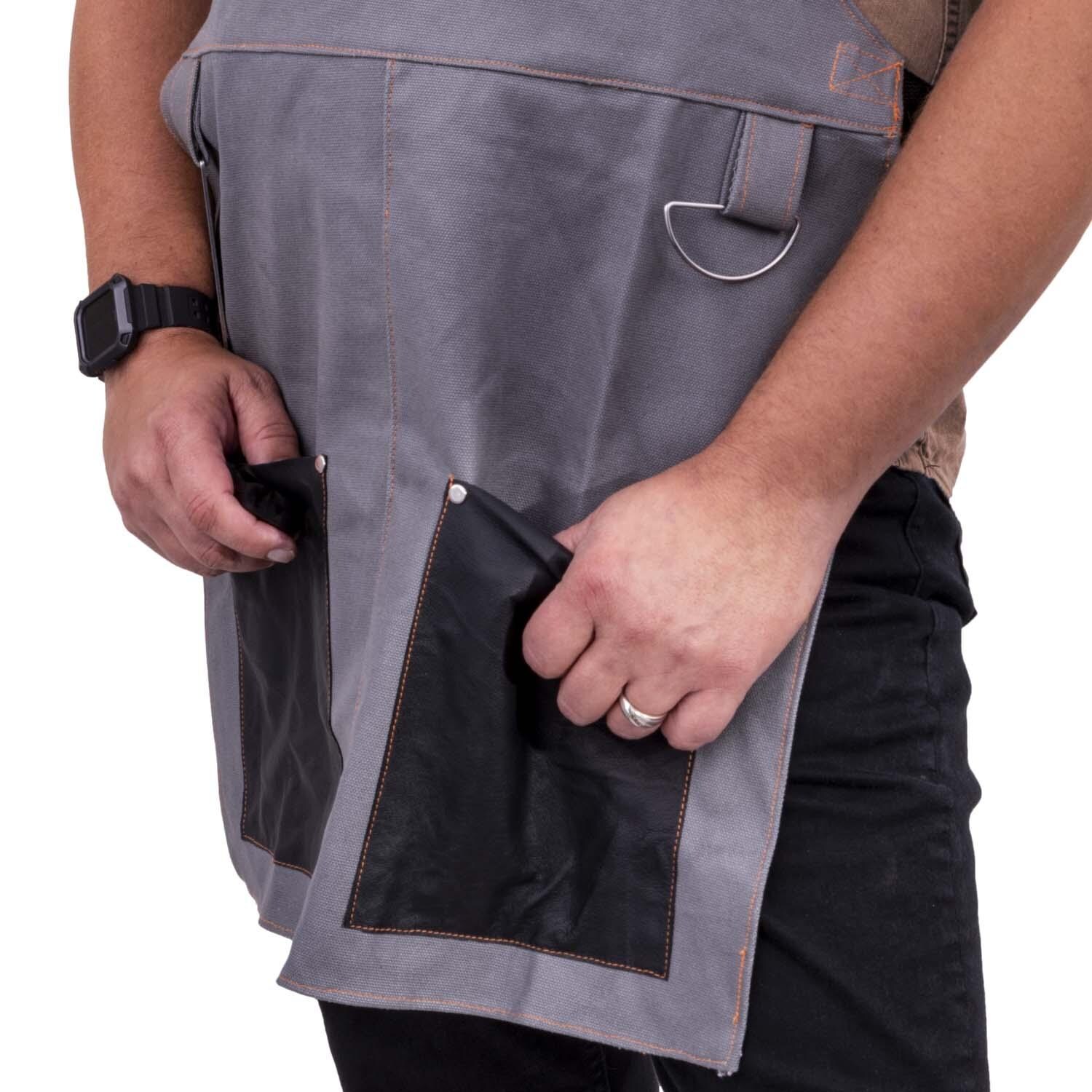 Oklahoma Joe's 9976646R06 Smoking Apron - Pockets - Detail thumbnail