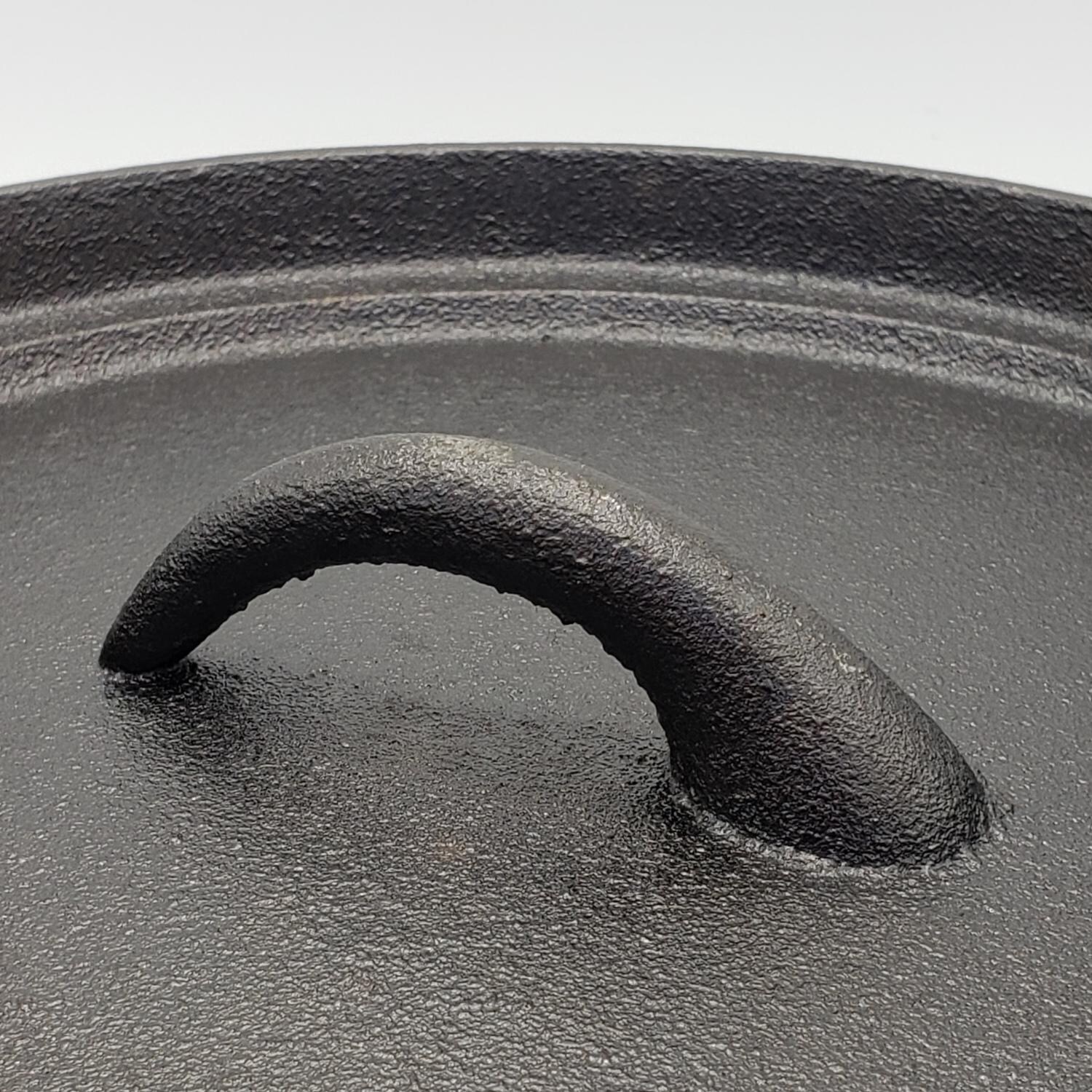 BBQ Dragon BBQD200 4-Quart Heavy Duty Cast Iron Dutch Oven - Lid Handle thumbnail