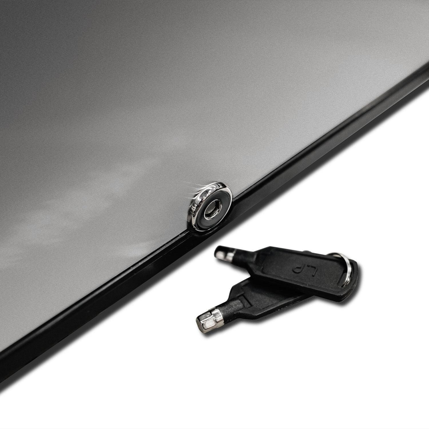 Summerset RFR-22D 22 Inch Right Hinge Deluxe Outdoor Approved Compact Refrigerator - Lock - Detail thumbnail