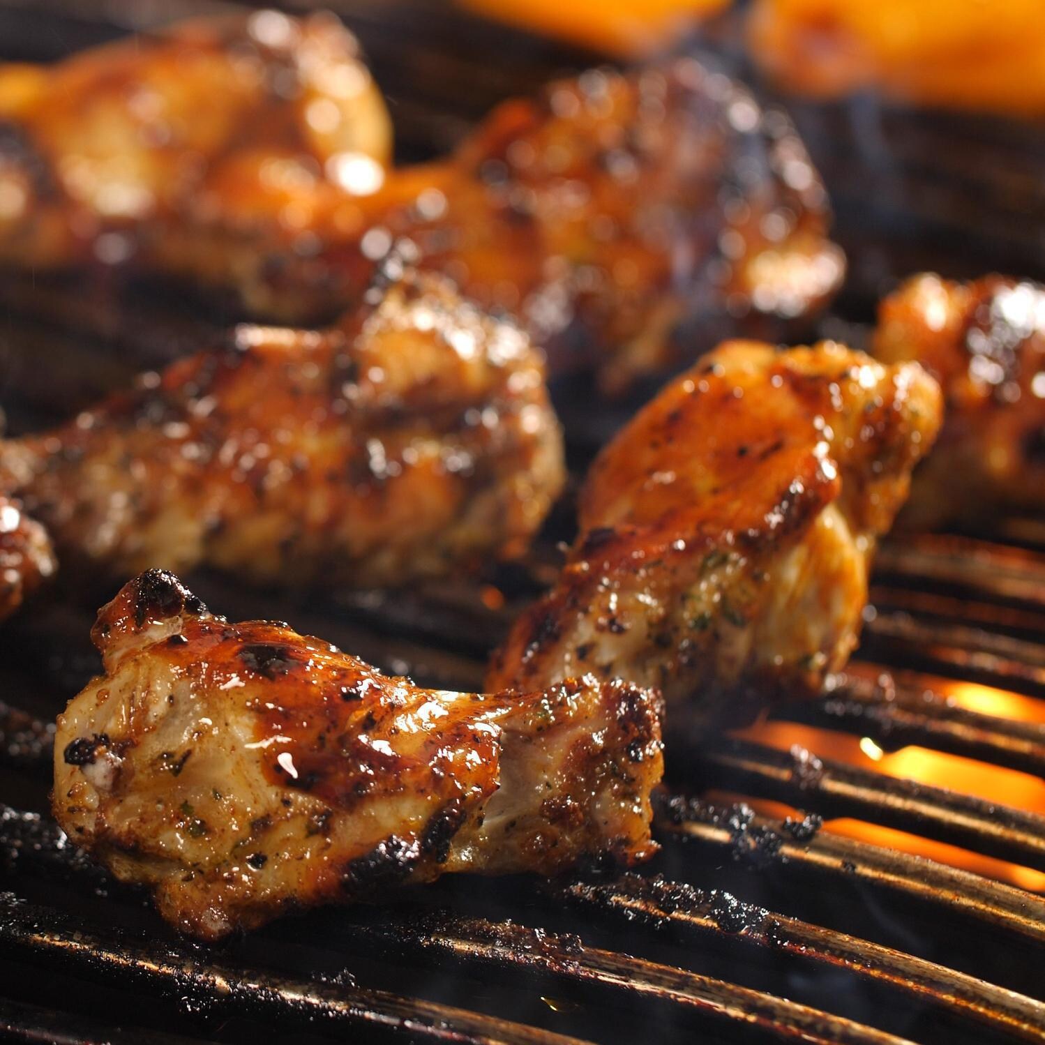 Napoleon Rogue 525 - Grilling Chicken thumbnail