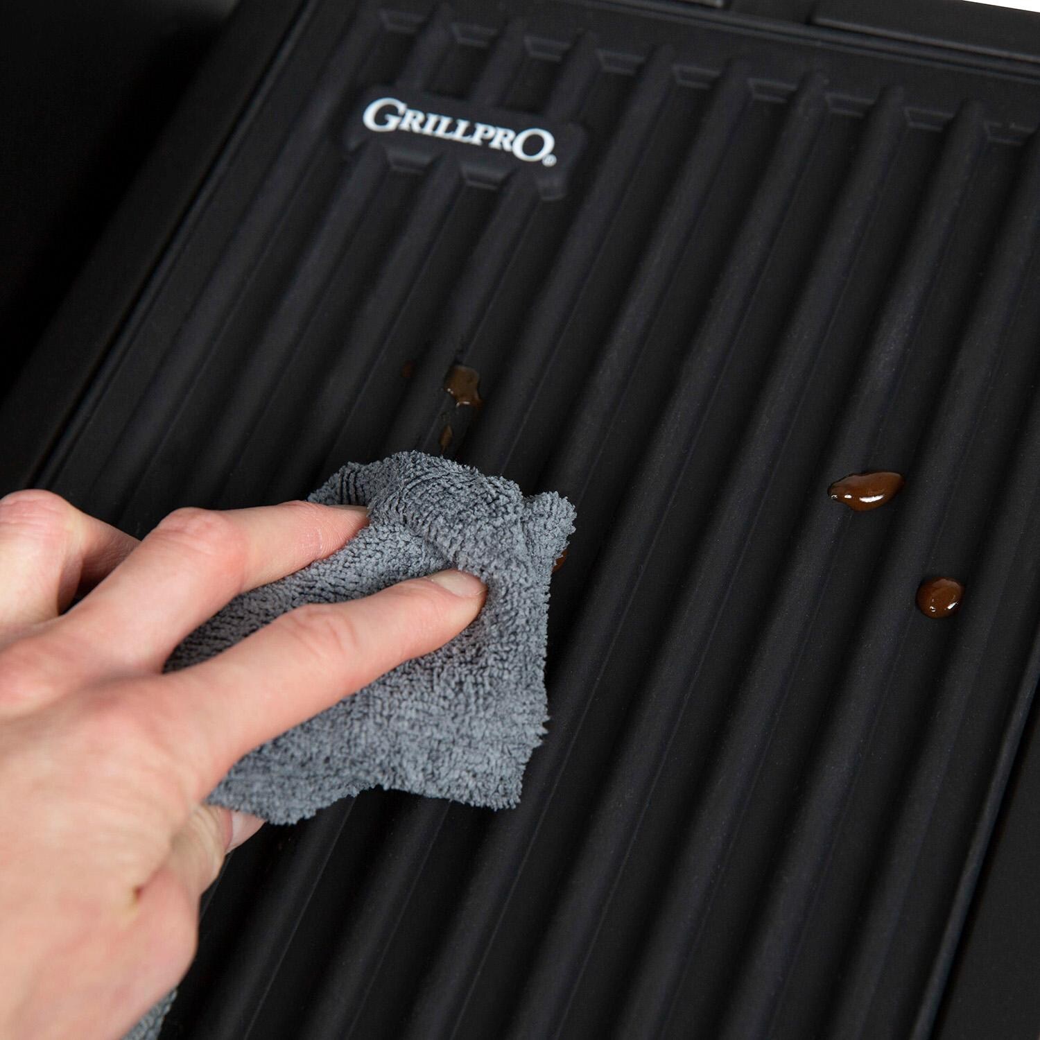 GrillPro Silicone Mat - 49008 - Wiping - Lifestyle thumbnail