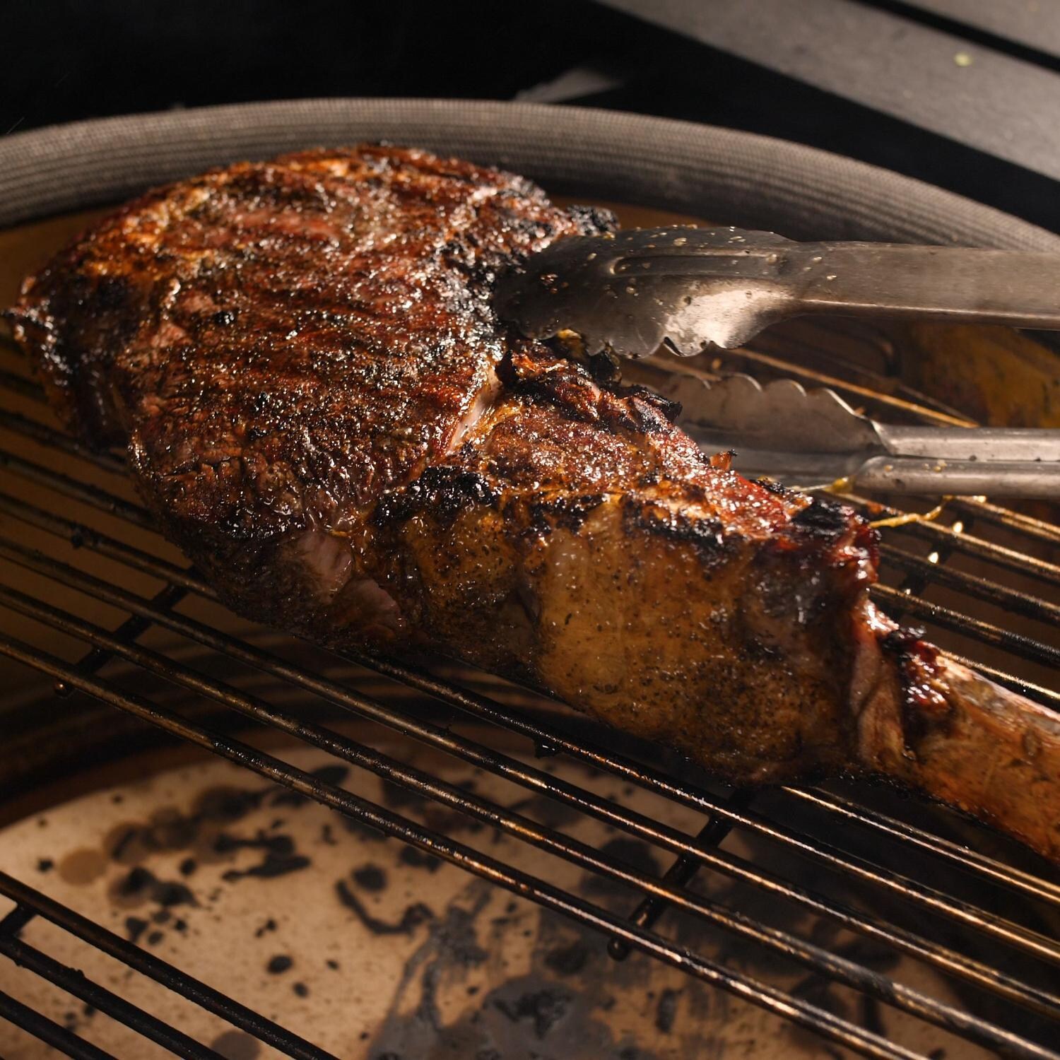 Kamado Joe BJ3PKG BIG JOE III Bundle - BJ24NRHCI Big Joe III 24-Inch Ceramic Kamado Grill - Steak Close Up thumbnail