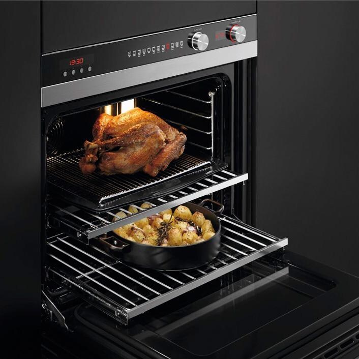 Fisher Paykel 30-Inch Electric Single Wall Oven - Telescopic Shelves thumbnail