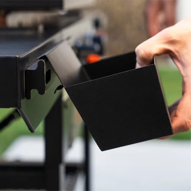 Blackstone 2287 28 Inch Griddle W/ Hood - Side Tray for Seasoning - Detail thumbnail