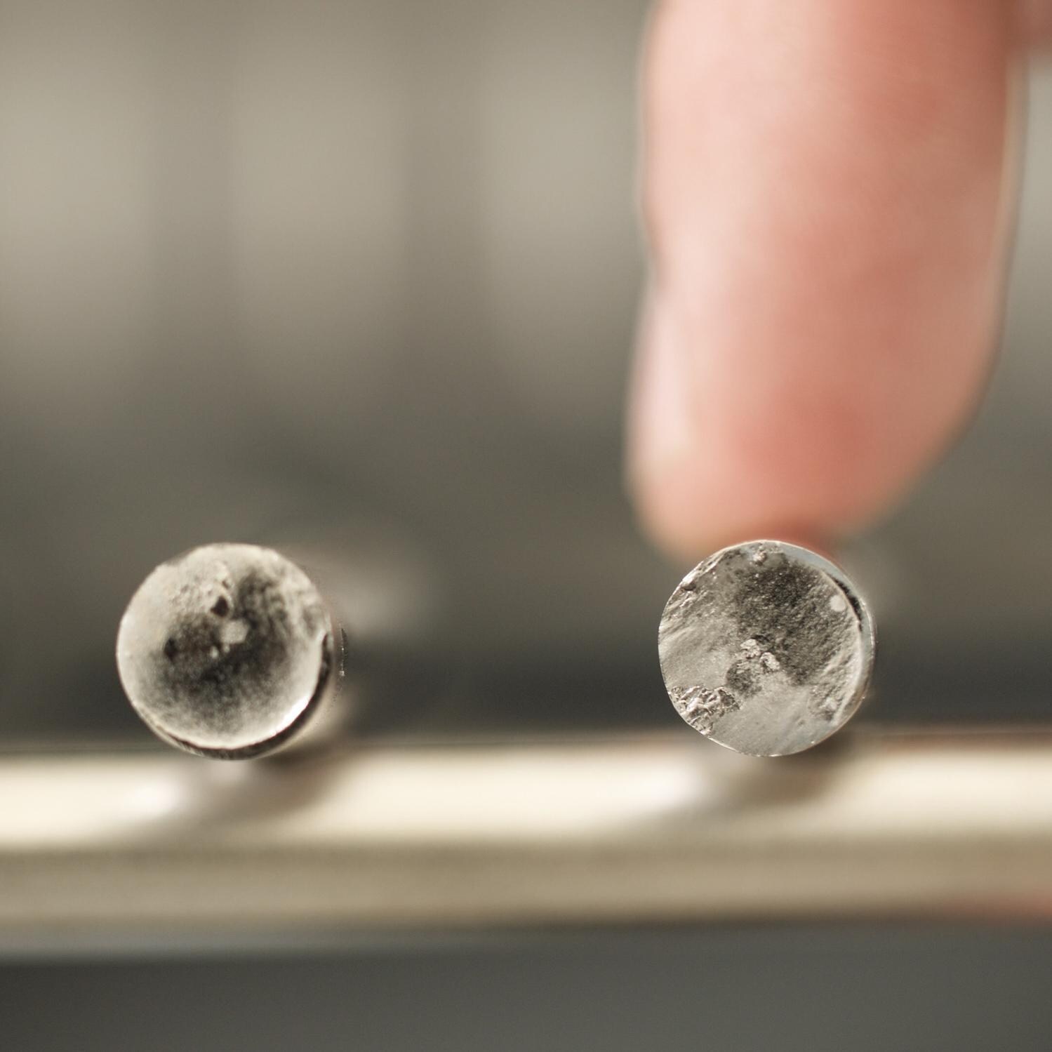 Napoleon PRO665RSIBPSS-3 Prestige PRO 665 Propane Gas Grill with Infrared Rear Burner and Infrared Side Burner (2019) - 9.5mm Stainless Steel Iconic Wave Cooking Grid Detail thumbnail