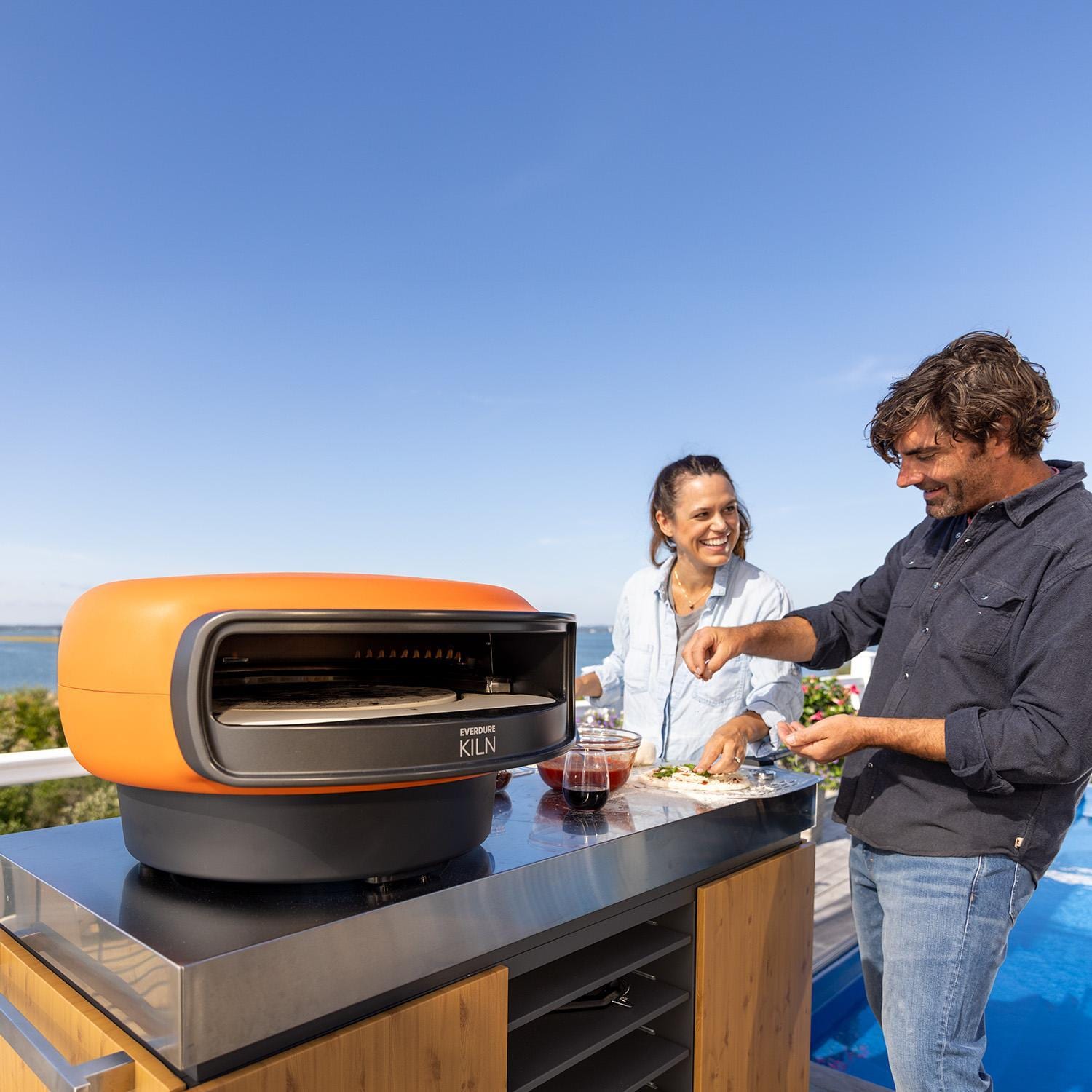 Everdure EKILN1TUS 1-Burner KILN Pizza Oven - Terracotta - Lifestyle thumbnail