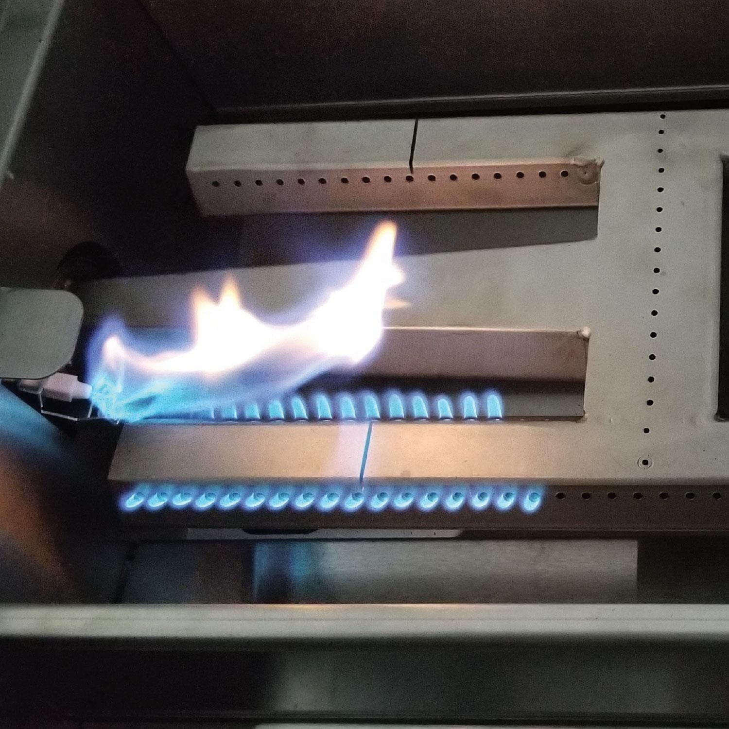 XO Appliance Pro-Grade 42-in 4 Burner Propane Grill w/ Rotisserie Burner - Even Heat Distribution - Detail thumbnail