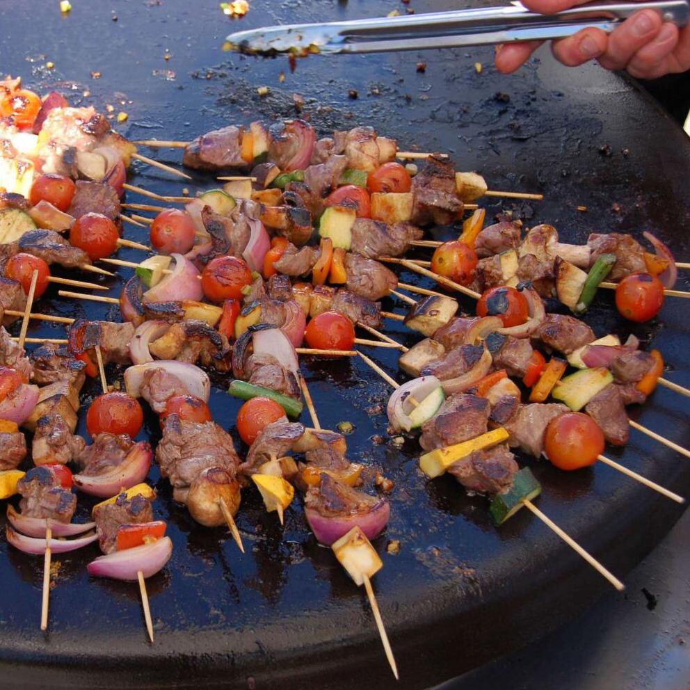 EVO 10-0021-LP Professional Tabletop Flattop Propane Gas Grill w/ Non-Stick Ceramic Clad Coating - Kabobs - Detail thumbnail