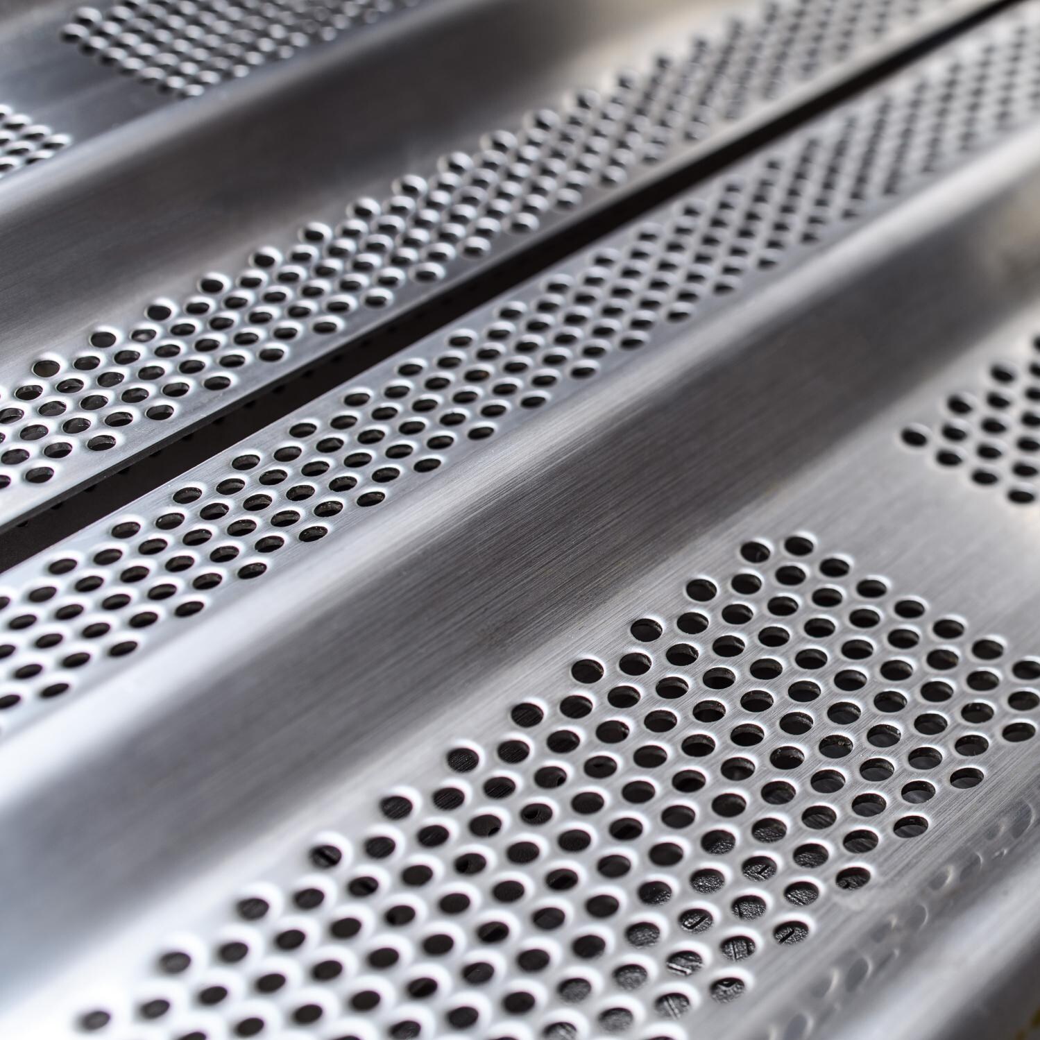 Blaze BLZ-3PRO-LP Professional LUX 34-Inch 3-Burner Grill - Flame Tamers Close Up