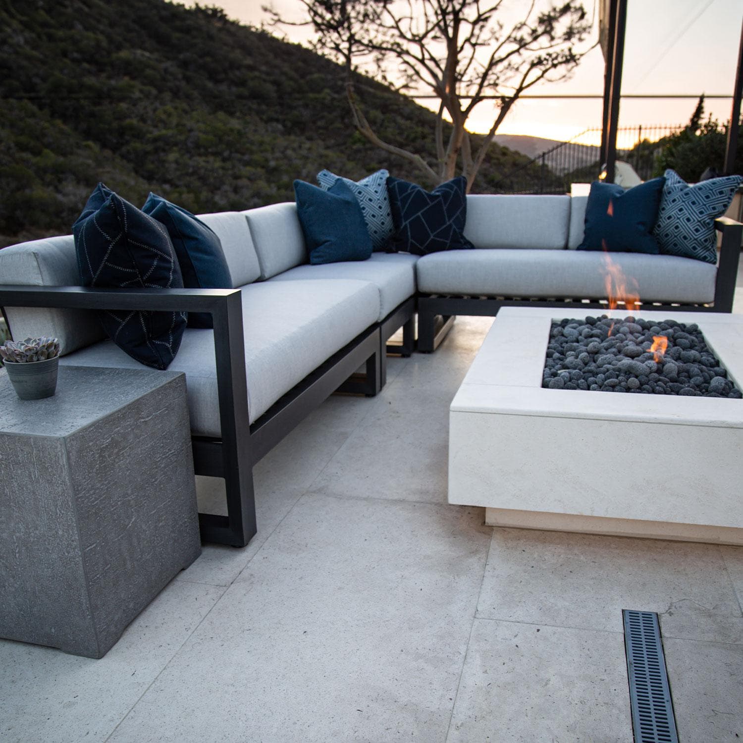 Sunset West Redondo 4 Person Aluminum Sectional Sofa in Slate/Cast Silver by - SW3801-SEC-SLV-STKIT