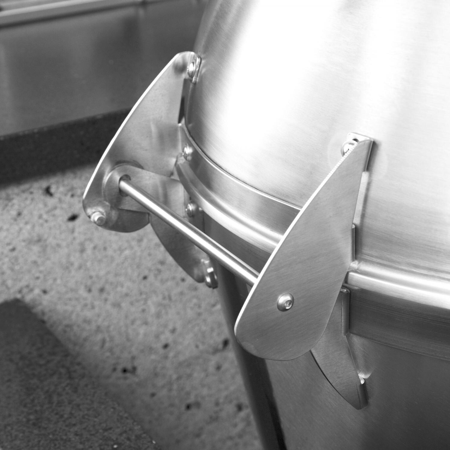 Caliber Pro Grill Hinge (Shown on Stainless Steel Grill) thumbnail