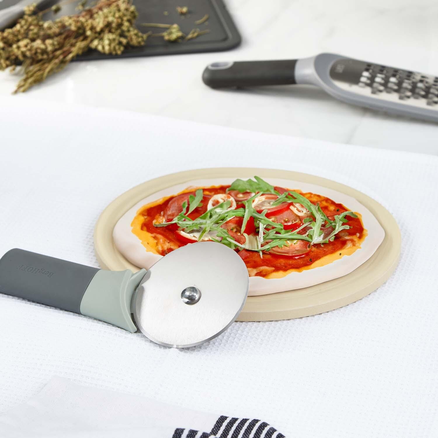 BergHOFF 9 1/2-in Leo Pizza Stone w/ Pizza Cutter Set - Small - Lifestyle thumbnail
