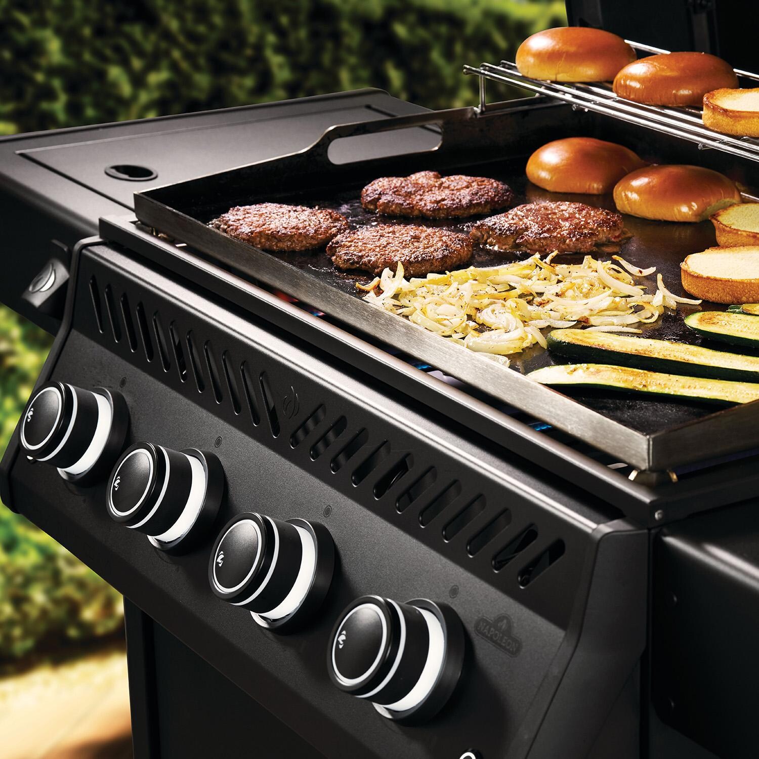 Napoleon RP30FTPK-PHM 30-in Propane Griddle - Lifestyle thumbnail