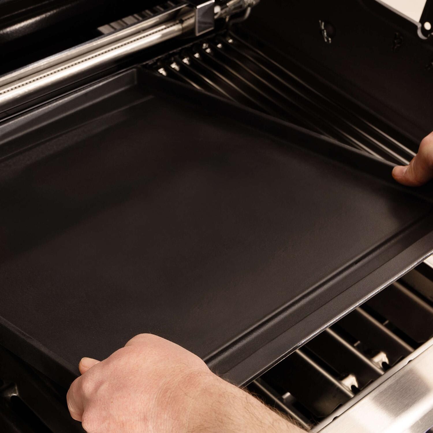 Broil King Porcelain Imperial/ Regal Plancha - 11339 - Installing - Lifestyle thumbnail