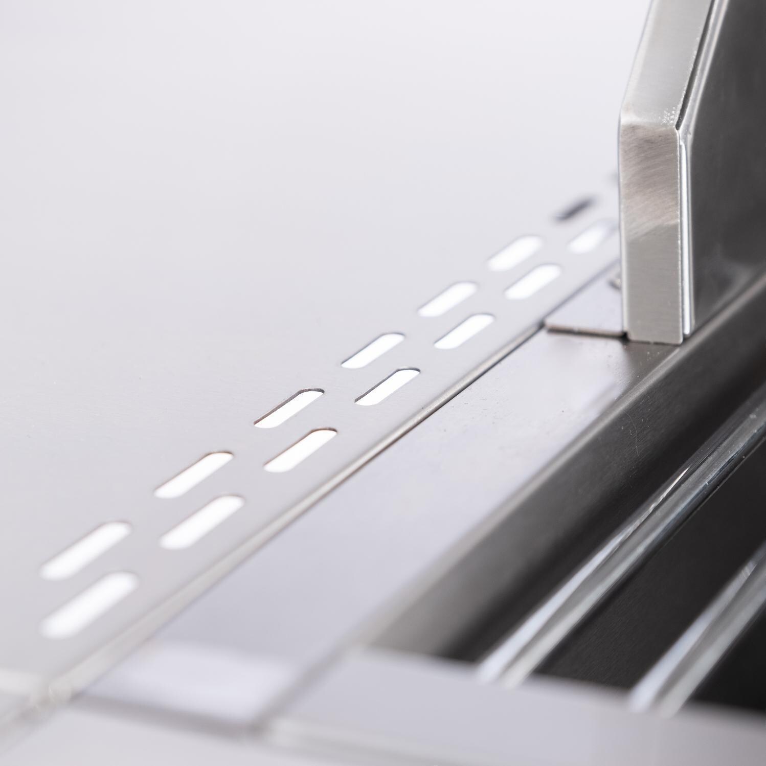 Victory - BBQ-VCT3BSB-LP - 3-Burner Propane Gas Grill With Infrared Side Burner - Closeup On Cooking Rods & Side Shelf