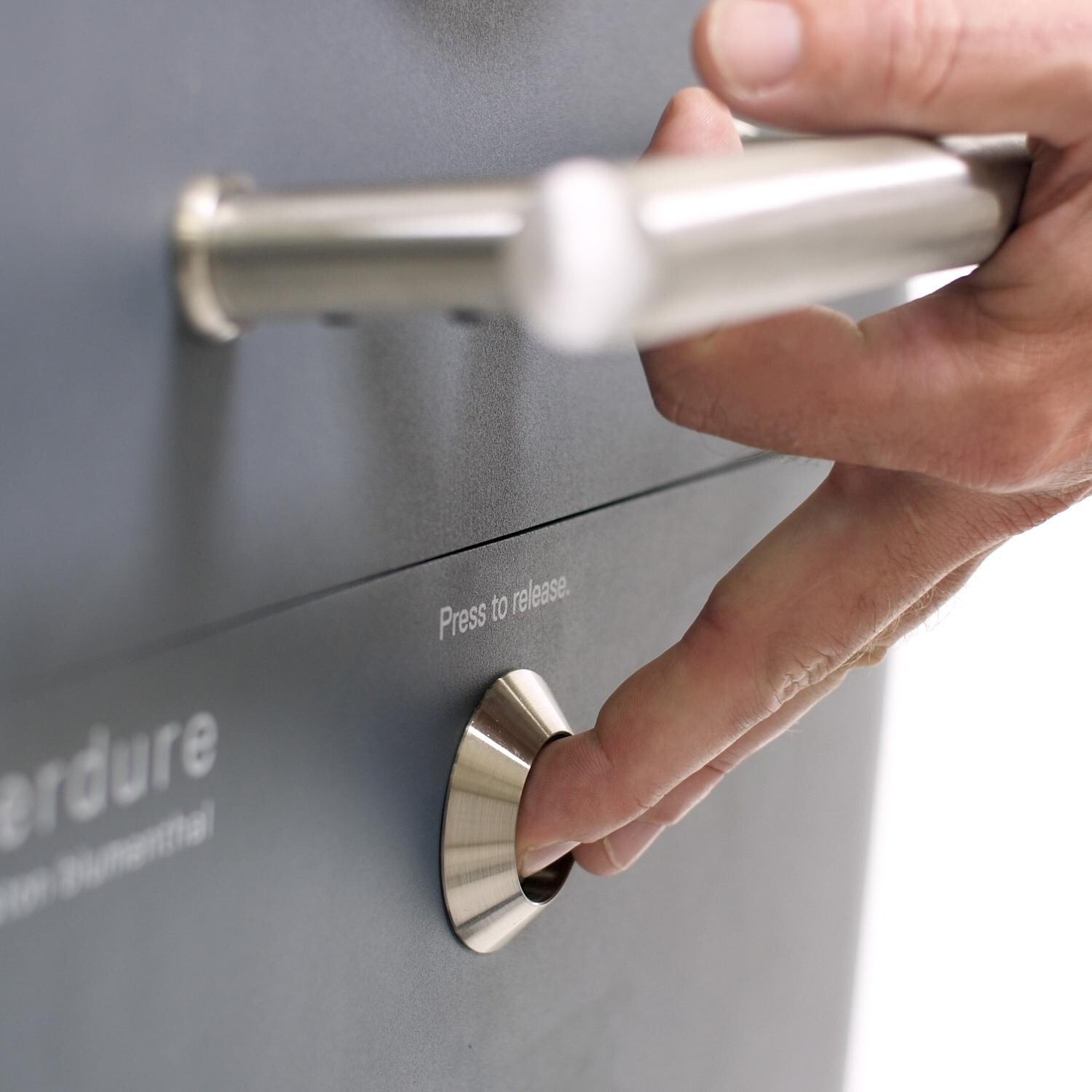 Everdure By Heston Blumenthal 4K 21-Inch Charcoal Grill & Smoker - Auto-locking Hood thumbnail