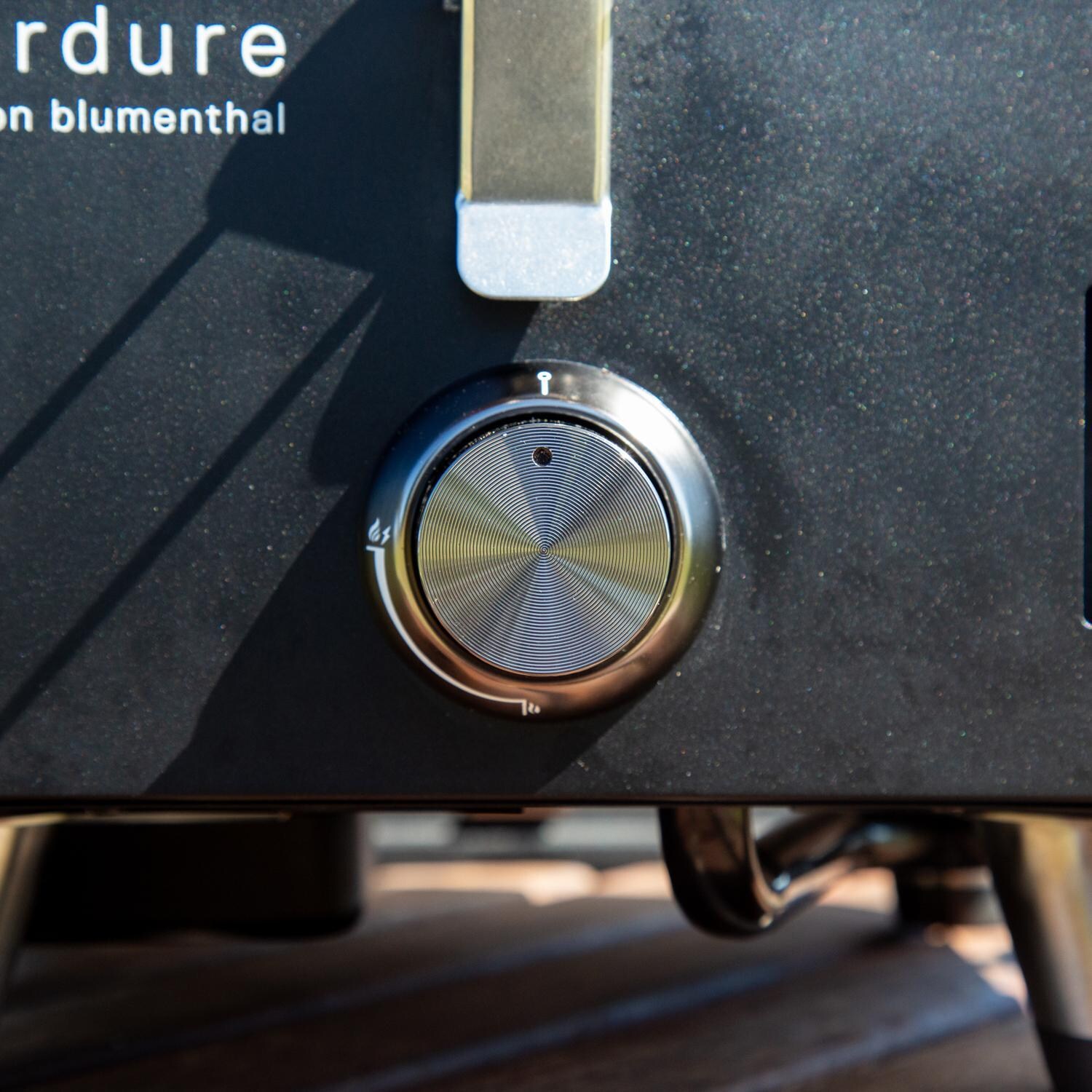Everdure ECUBEG3B CUBE Proflame 360 Portable Propane Grill - Control Knob - Detail thumbnail