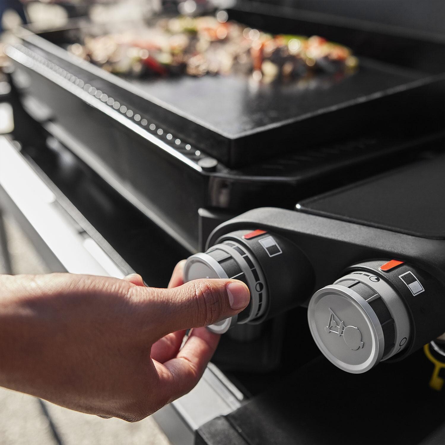 Weber 1500213 Traveler 22-Inch Portable Griddle - Burner Control Knob - Lifestyle thumbnail